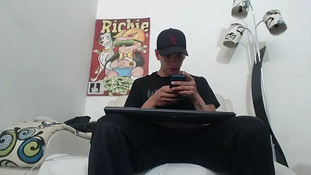 Snapshot of Thomasjons_ chatting on 11/12/25, 03:01 Thomasjons online show from 11/12/25, 03:01