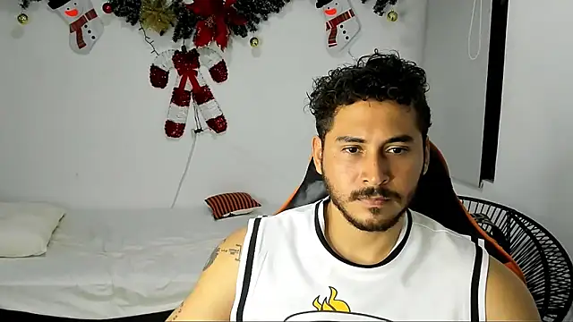 Snapshot of ashlan_king chatting on 12/19/25, 02:40 ashlan king online show from 12/19/25, 02:40