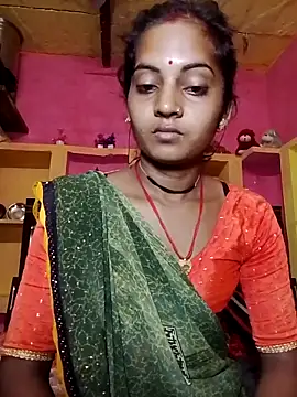 Snapshot of Hot_bbbb chatting on 10/20/25, 10:32 Hot bbbb online show from 10/20/25, 10:32