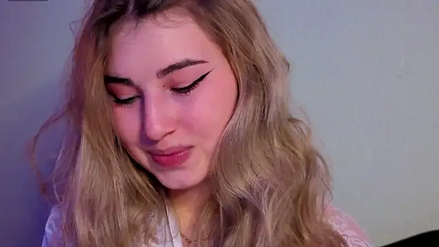 Snapshot of sugarskitty chatting on 10/31/25, 01:17 sugarskitty online show from 10/31/25, 01:17