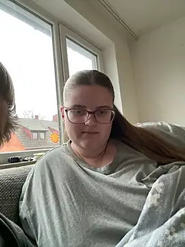 Snapshot of CurvyPaar2 chatting on 02/12/26, 03:40 CurvyPaar2 online show from 02/12/26, 03:40