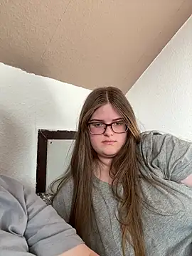 Snapshot of CurvyPaar2 chatting on 02/15/26, 10:25 CurvyPaar2 online show from 02/15/26, 10:25