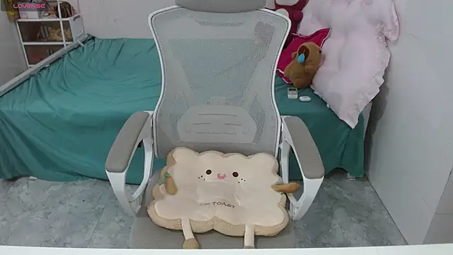 Snapshot of Alina_MissAsian chatting on 09/13/25, 04:29 Alina MissAsian online show from 09/13/25, 04:29