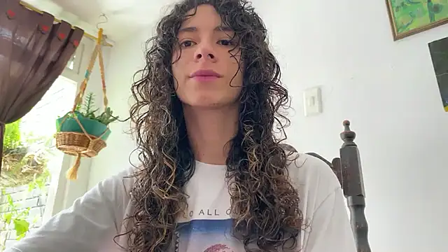 camille delrey online show from 12/18/25, 04:35