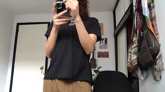 Snapshot of camille_delrey chatting on 04/02/26, 07:11 camille delrey online show from 04/02/26, 07:11