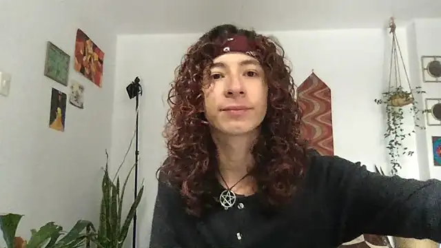 Snapshot of camille_delrey chatting on 04/27/26, 04:49 camille delrey online show from 04/27/26, 04:49