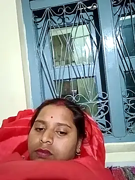 Snapshot of Hot_crety chatting on 11/16/25, 12:00 Hot crety online show from 11/16/25, 12:00