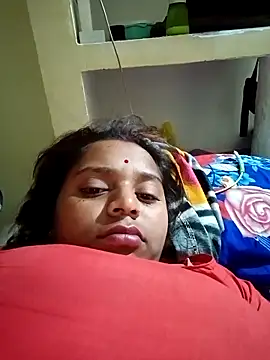 Snapshot of Hot_crety chatting on 11/17/25, 12:05 Hot crety online show from 11/17/25, 12:05