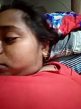 Snapshot of Hot_crety chatting on 11/18/25, 01:00 Hot crety online show from 11/18/25, 01:00