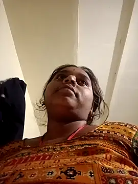 Snapshot of Hot_crety chatting on 11/18/25, 01:04 Hot crety online show from 11/18/25, 01:04