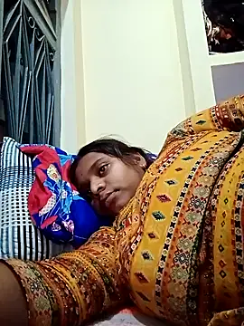 Snapshot of Hot_crety chatting on 11/25/25, 05:18 Hot crety online show from 11/25/25, 05:18