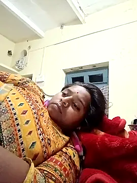 Snapshot of Hot_crety chatting on 11/28/25, 05:26 Hot crety online show from 11/28/25, 05:26