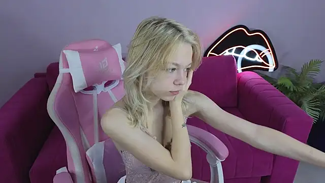 MillaHolt online show from 09/16/25, 01:17