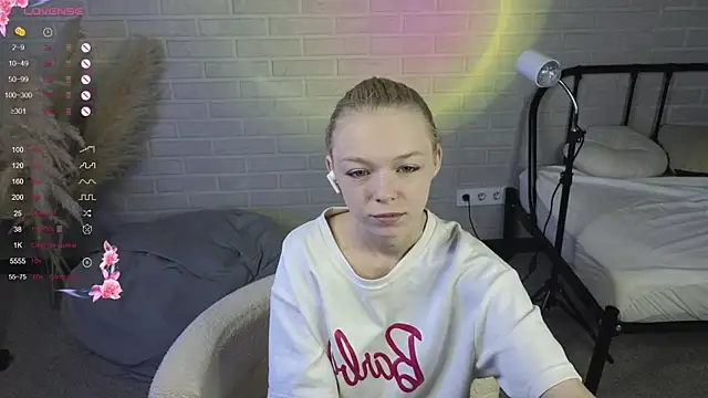 MillaHolt online show from 09/17/25, 08:27