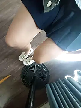 Snapshot of meomeocute chatting on 10/15/25, 04:45 meomeocute online show from 10/15/25, 04:45