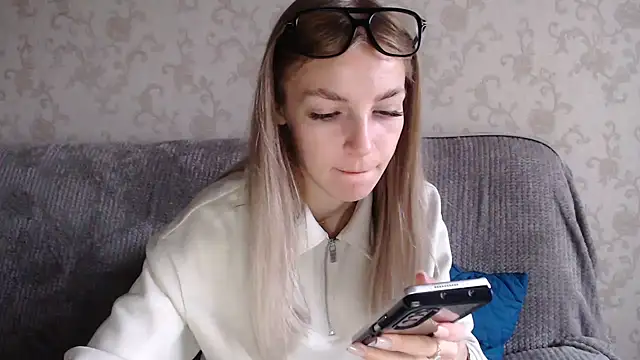 HitGyrl online show from 09/09/25, 01:05