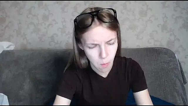 HitGyrl online show from 10/24/25, 01:13