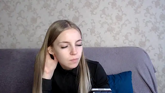 HitGyrl online show from 11/16/25, 08:09