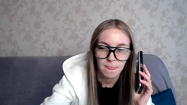 HitGyrl online show from 11/19/25, 08:36