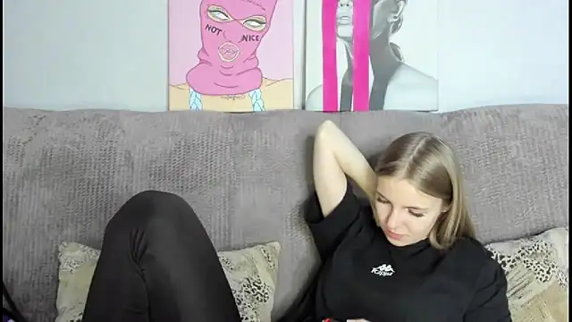 HitGyrl online show from 11/27/25, 01:18