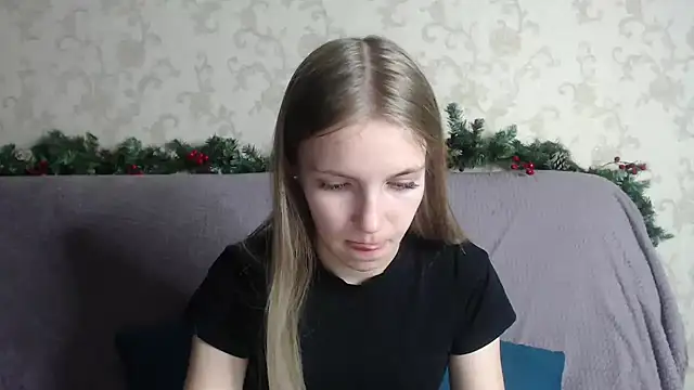 HitGyrl online show from 12/18/25, 02:23