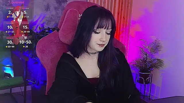 Snapshot of LiliLuna chatting on 12/19/25, 02:02 LiliLuna online show from 12/19/25, 02:02