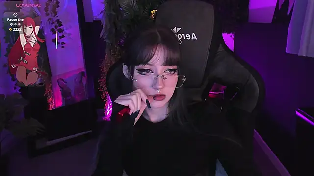 Snapshot of LiliLuna chatting on 02/18/26, 04:03 LiliLuna online show from 02/18/26, 04:03