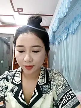 Snapshot of MinhChauXXX19 chatting on 04/19/26, 08:57 MinhChauXXX19 online show from 04/19/26, 08:57
