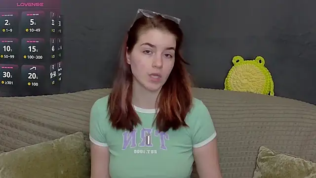 Snapshot of ElzaBlis chatting on 11/08/25, 04:07 ElzaBlis online show from 11/08/25, 04:07