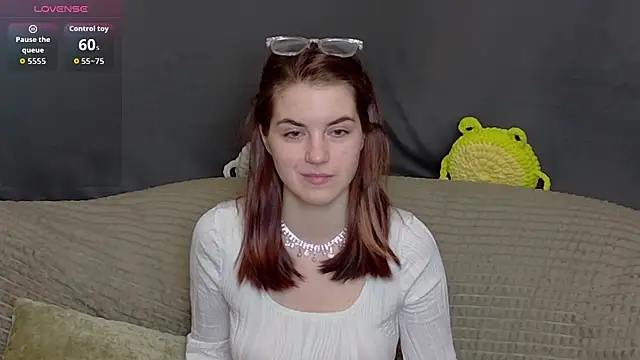 Snapshot of ElzaBlis chatting on 11/15/25, 02:57 ElzaBlis online show from 11/15/25, 02:57