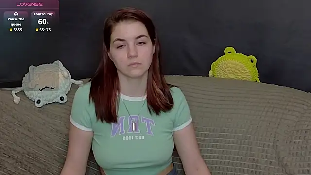 Snapshot of ElzaBlis chatting on 11/21/25, 02:49 ElzaBlis online show from 11/21/25, 02:49