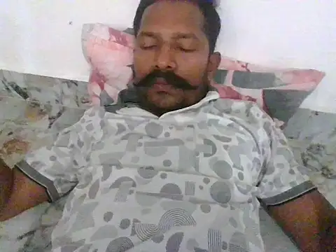 Snapshot of hosur_horny chatting on 04/17/26, 02:20 hosur horny online show from 04/17/26, 02:20