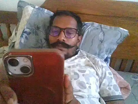 Snapshot of hosur_horny chatting on 04/19/26, 05:40 hosur horny online show from 04/19/26, 05:40