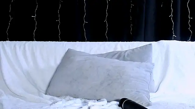 Snapshot of Eva_Re chatting on 03/25/26, 06:19 Eva Re online show from 03/25/26, 06:19