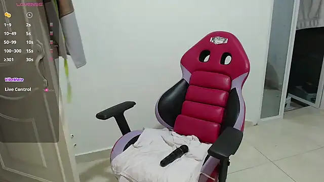 Snapshot of nice_oussy chatting on 10/04/25, 10:52 nice oussy online show from 10/04/25, 10:52