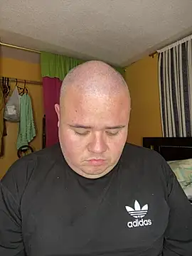 Snapshot of Chimbo-1996 chatting on 04/12/26, 12:04 Chimbo-1996 online show from 04/12/26, 12:04