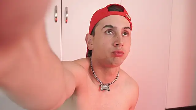 Snapshot of mathewconelly chatting on 09/28/25, 03:34 mathewconelly online show from 09/28/25, 03:34