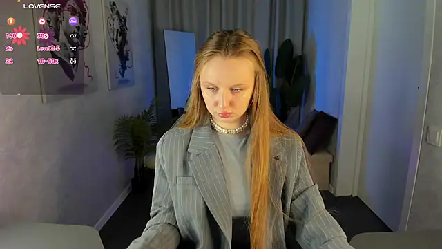 Snapshot of Rina_Panic chatting on 04/04/26, 01:04 Rina Panic online show from 04/04/26, 01:04