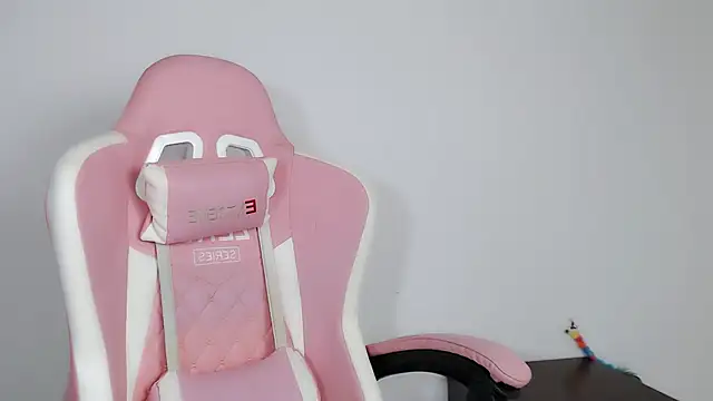 Snapshot of Cam-Ly chatting on 09/28/25, 04:12 Cam-Ly online show from 09/28/25, 04:12