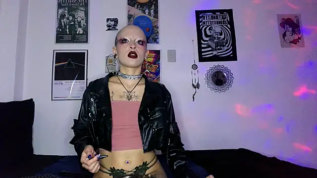 plutonbluemooon333 online show from 11/10/25, 11:26