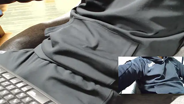 Snapshot of Yasu2000 chatting on 03/18/26, 01:42 Yasu2000 online show from 03/18/26, 01:42