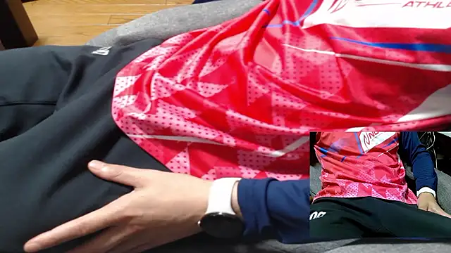 Snapshot of Yasu2000 chatting on 04/21/26, 12:45 Yasu2000 online show from 04/21/26, 12:45