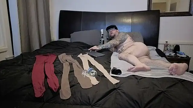 Snapshot of pantyhoselover54 chatting on 11/25/25, 01:49 pantyhoselover54 online show from 11/25/25, 01:49