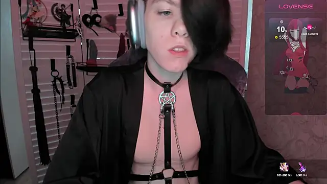 Snapshot of aestheticbeing chatting on 09/15/25, 12:05 aestheticbeing online show from 09/15/25, 12:05