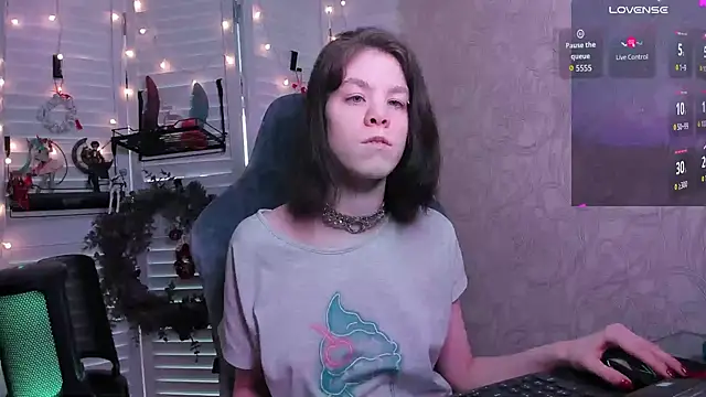 aestheticbeing online show from 02/25/26, 12:04