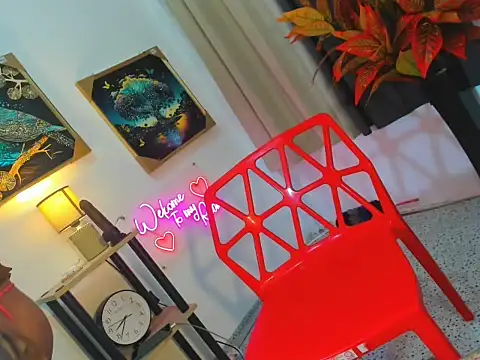 Snapshot of yourmochaloca69 chatting on 11/17/25, 08:03 yourmochaloca69 online show from 11/17/25, 08:03