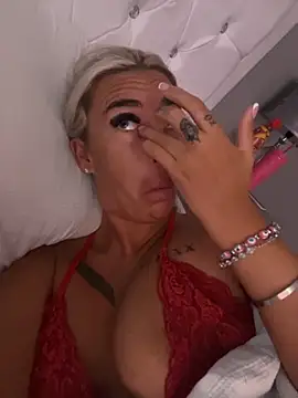 Snapshot of EllieMaeBaby chatting on 09/21/25, 11:34 EllieMaeBaby online show from 09/21/25, 11:34