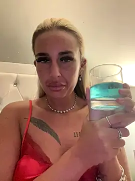 Snapshot of EllieMaeBaby chatting on 11/10/25, 09:14 EllieMaeBaby online show from 11/10/25, 09:14