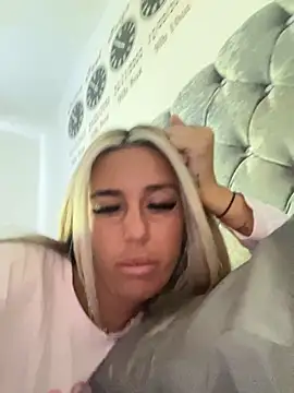 Snapshot of EllieMaeBaby chatting on 11/20/25, 10:48 EllieMaeBaby online show from 11/20/25, 10:48