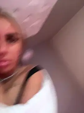 Snapshot of EllieMaeBaby chatting on 11/21/25, 09:41 EllieMaeBaby online show from 11/21/25, 09:41